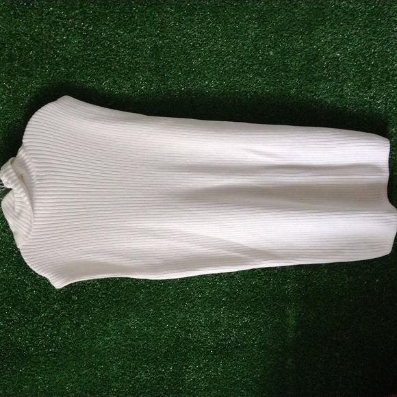 Abercrombie & Fitch turtleneck sleeveless sweater - Picture 4 of 4